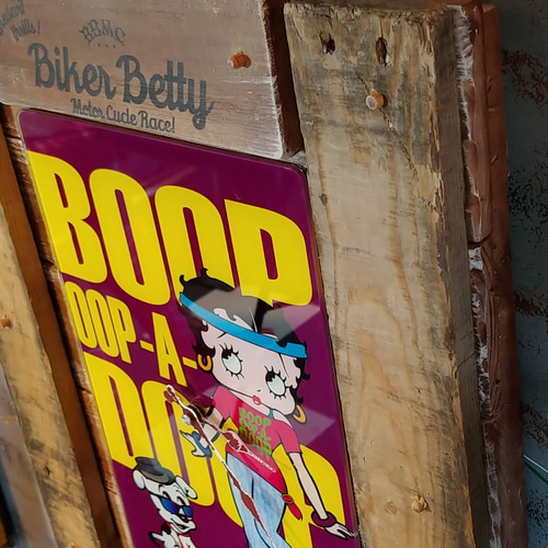 【USA製】Betty Boop ベティブープ　 ウォールクロック　壁掛け時計 Amazon.co.jp: ベティーブープ ベティちゃん 掛け時計 おしゃれ
