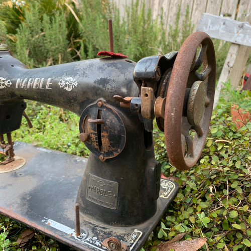 アンティークミシンヘッド②アンティークな家/ガーデニング商材