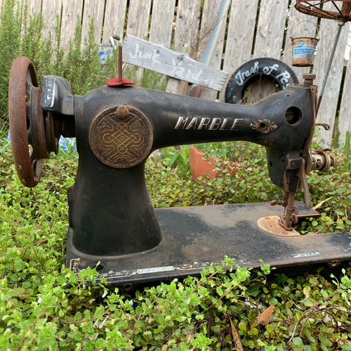 アンティークミシンヘッド②アンティークな家/ガーデニング商材