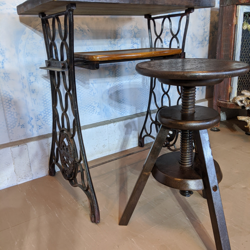 アンティークな部屋/ アンティークミシン台 チェア/ 木製 スツール