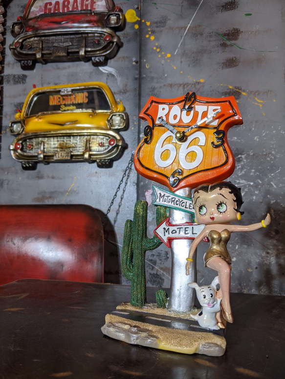 American Display Betty/ 道路標識 型 ROUTE66 クロック/ ベティーちゃん（ゴールド） 1枚目の画像