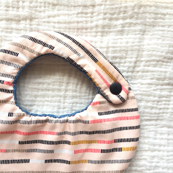 刺繍もようスタイ(ピンク系) 1枚目の画像