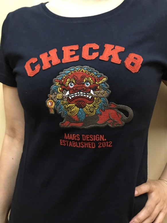 Check8刺繡貼布純棉重磅劍獅T恤(女版) 第1張的照片