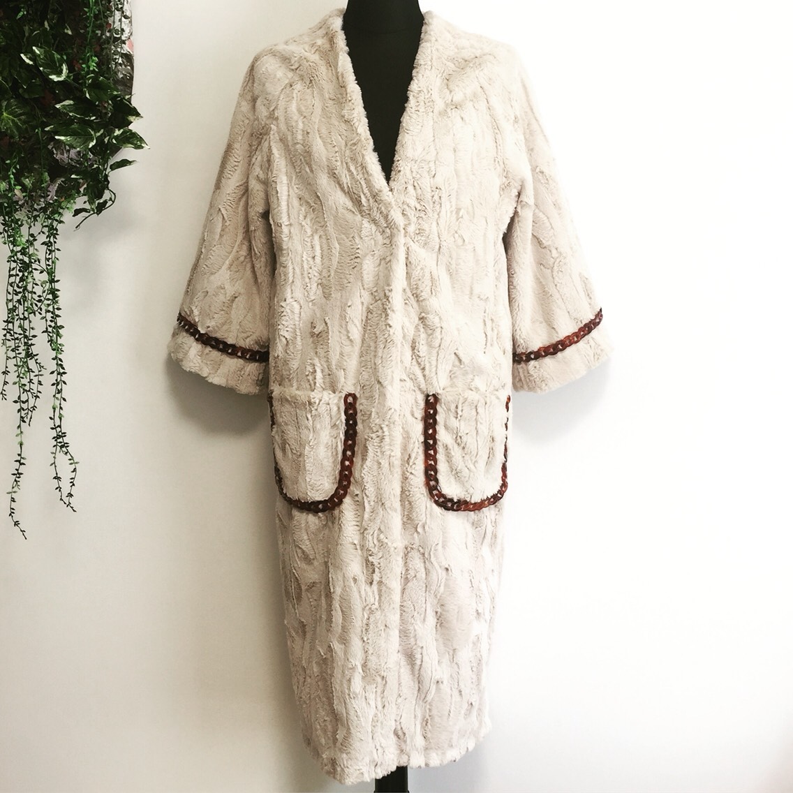 べっ甲風チェーン付き フェイクファーコート【IVORY】