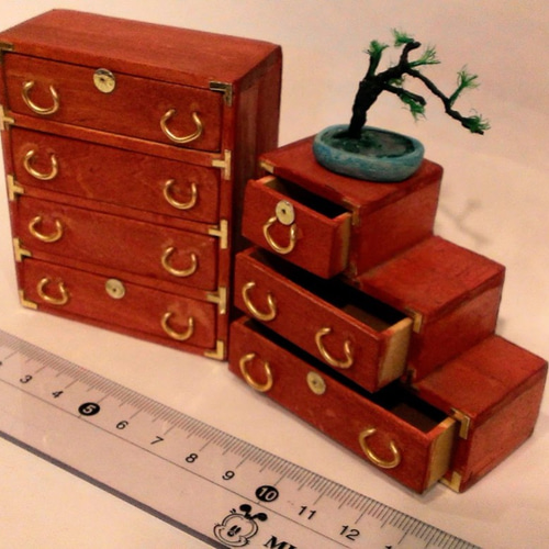 ミニチュア 4段たんすと3段階段たんすセット 盆栽（松の木） 昭和