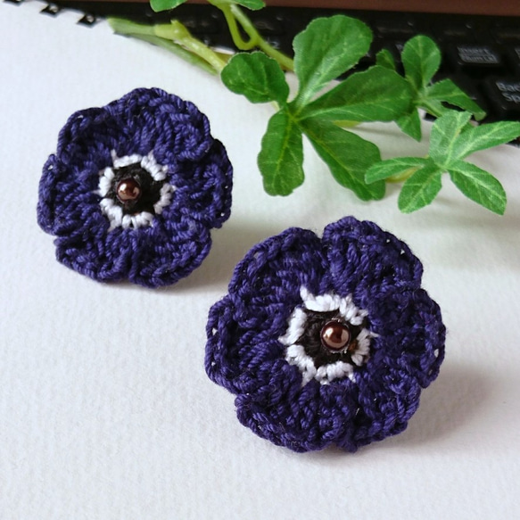 * 風の花 crochet anemone * 耳飾り（イヤリングorピアス） 1枚目の画像
