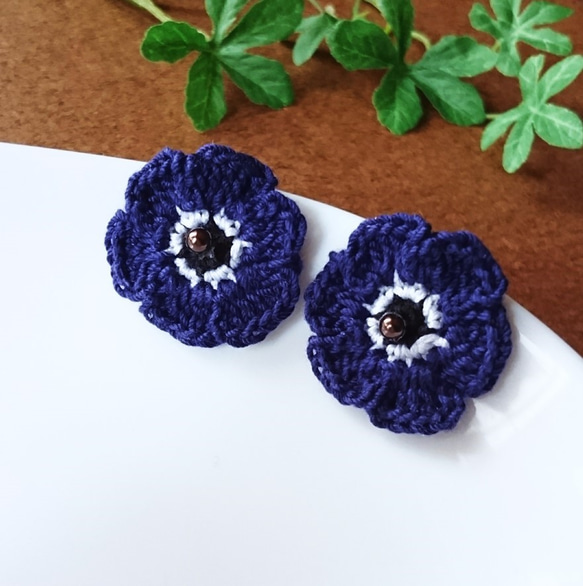 * 風の花 crochet anemone * 耳飾り（イヤリングorピアス） 3枚目の画像