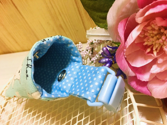 寶寶彌月禮盒組-藍底北極熊。三角巾+香草奶嘴鏈+嬰兒鞋+平安福袋 第3張的照片