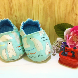 寶寶彌月禮盒組-藍底北極熊。三角巾+香草奶嘴鏈+嬰兒鞋+平安福袋 第7張的照片