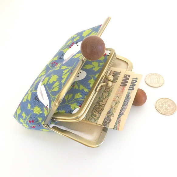 ゆったりサイズ☆コロコロ木の玉♪親子がま口のお財布（シマエナガ×茶玉） 3枚目の画像