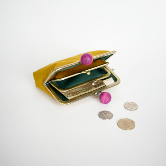 口金包in口金包　钱包（烤橄欖×紅色紫色球） 第3張的照片