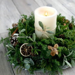 【クリスマス・3点セット】キャンドル・生花リース・プレートのセット／自然の香りと灯りに癒されて／ドライになるよ～ 1枚目の画像