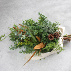 針葉樹が香るフレッシュグリーンスワッグ・まるで森散歩／ドライになるよ／クリスマス＆お正月にもどうぞ。 4枚目の画像