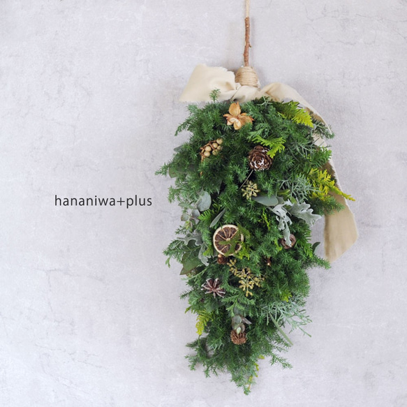楽しいっ！かわゆいっ♪クリスマススワッグ★生花です。針葉樹が香るシックなスワッグ/選べる2サイズ/クリスマスギフトにも♪ 2枚目の画像