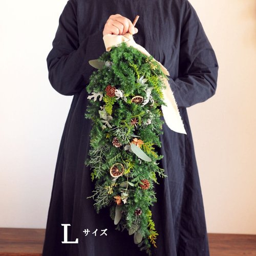 ☆クリスマススワッグ☆生花です！針葉樹が香るシックなスワッグ 