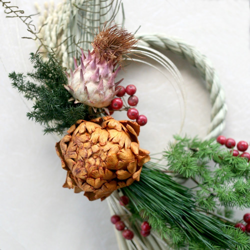 伝統的な注連縄で寿ぐお正月。天然素材の和モダンしめ縄飾り