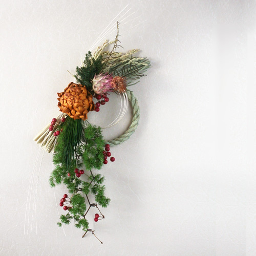 伝統的な注連縄で寿ぐお正月。天然素材の和モダンしめ縄飾り