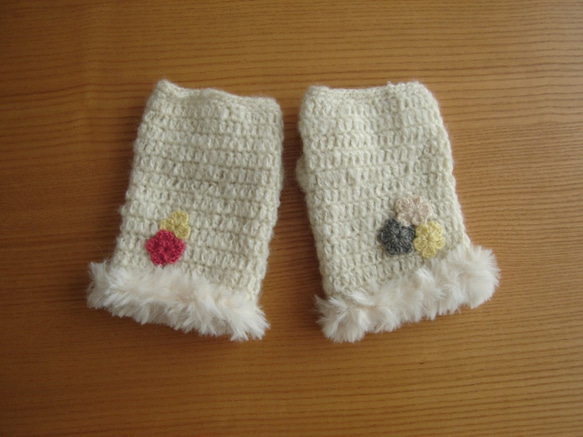 ハンドウォーマー毛糸の指なし手袋・かわいい・寒さ予防・おしゃれ・1点物 1枚目の画像