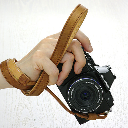 値下げ❗️GR DIGITALⅡ コンパクトデジタルカメラ レザーストラップ付き レザーカメラストラップ クラシコ・ピッコロ（ブラウン・Mサイズ