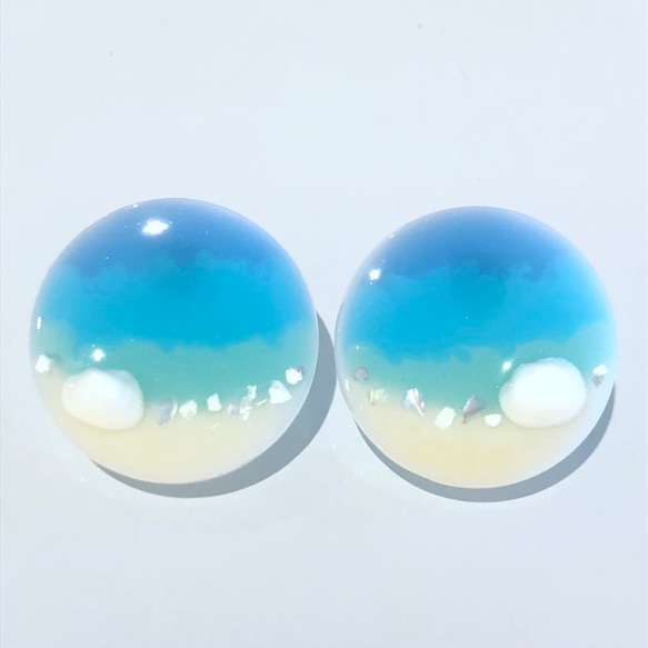 clear blue sea shell ピアス   クリアレジンプレゼントギフト海ビーチブルー貝シェルリゾート夏涼しげ 5枚目の画像