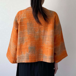 手織り綿で仕立てたノーカラージャケット ボレロ風 オレンジ系 3枚目の画像