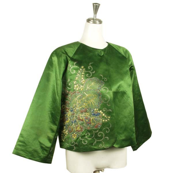 袋帯をリメイクしたジャケット ノーカラー フォーマル 手描きの点描絵が華やか グリーン系 4枚目の画像