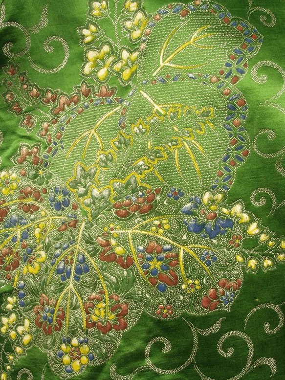 袋帯をリメイクしたジャケット ノーカラー フォーマル 手描きの点描絵が華やか グリーン系 6枚目の画像