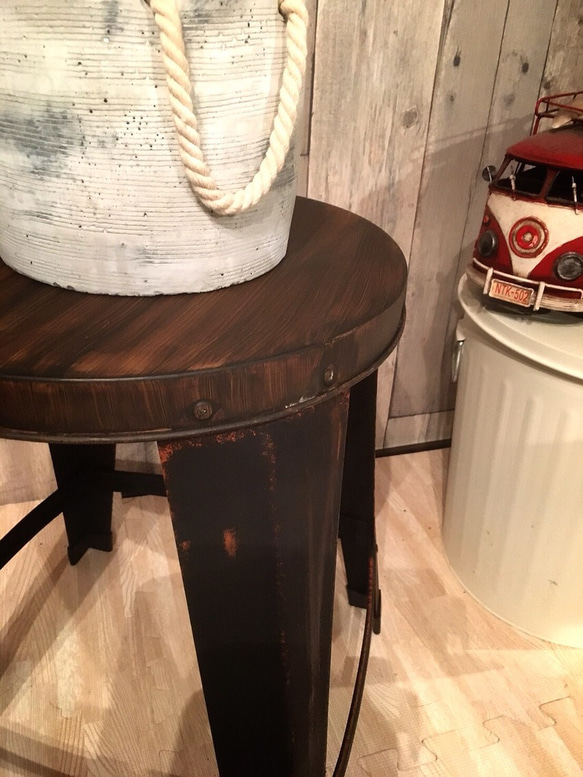 スツールチェア サビ塗装の新品未使用 インダストリアル 男前インテリア サイドテーブル 子供椅子 アンティーク 3枚目の画像