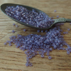 フランスヴィンテージ　ガラスビーズ　オパールモーヴ　薄紫　１０ｇ 1枚目の画像