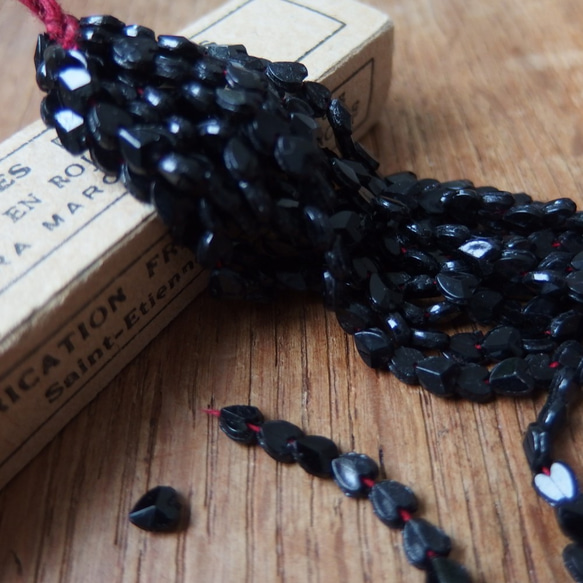 フランスアンティーク ヴィンテージガラスビーズ プチ ハート形 黒