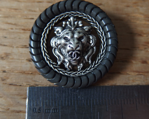 ボタン ２．８ｃｍ グレー 獅子ライオン １個 ボタン buddha_bar