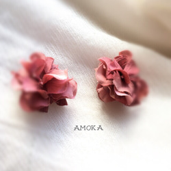 mini rose ピアス/イヤリング 2枚目の画像