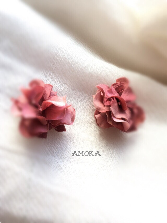 mini rose ピアス/イヤリング 2枚目の画像