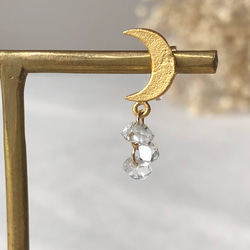 一隻耳朵Herkimer鑽石和月亮耳環 第3張的照片