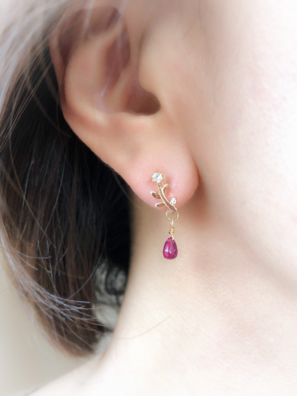 紅寶石和水晶花朵耳環 第2張的照片