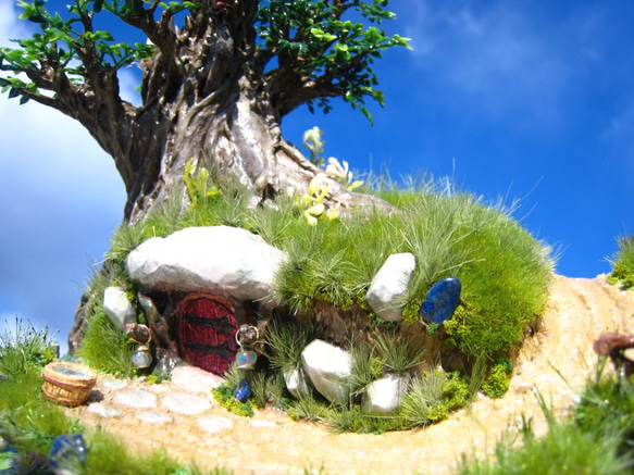 小物入れのジオラマ風――睡蓮咲く水辺の小人の家―― 1枚目の画像