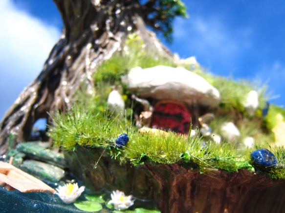 小物入れのジオラマ風――睡蓮咲く水辺の小人の家―― 2枚目の画像