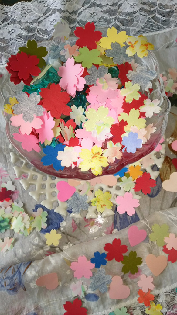 桜ひらり（♡＋四つ葉のクローバーmix）「祝い組」（大小１０００枚以上）キャンディーカラー・クラフトパンチ 1枚目の画像