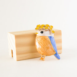 『黄色い花を付けている可愛いbluebirdのブローチ』 11枚目の画像