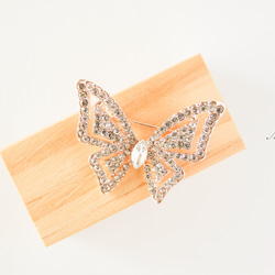 『キラキラな蝶々のブローチ』帯留め　バタフライ　ラインストーン 2枚目の画像