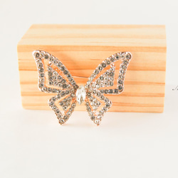 『キラキラな蝶々のブローチ』帯留め　バタフライ　ラインストーン 3枚目の画像