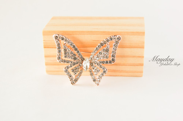 『キラキラな蝶々のブローチ』帯留め　バタフライ　ラインストーン 3枚目の画像