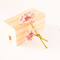 『優美な花〜淡いピンクの雛菊（デイジー）のブローチ』 2枚目の画像