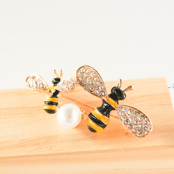 『幸せな蜂ちゃんのブローチ』 3枚目の画像