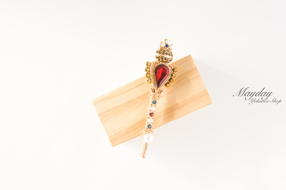 『アンティーク風♡ 赤の宝石を嵌める国王の杖のブローチ  』 2枚目の画像