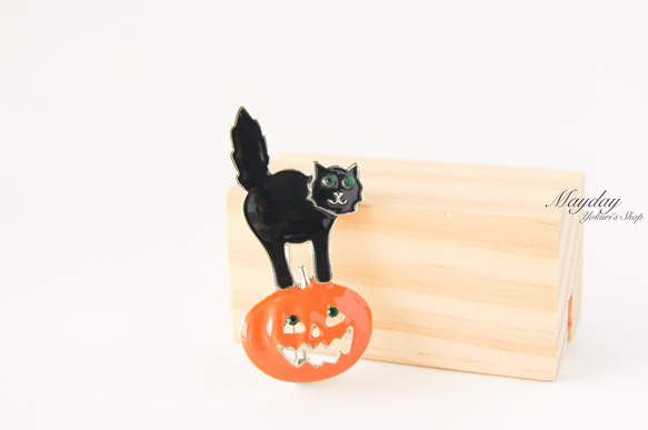 Halloweenハロウィン〜びっくりする黒猫＆かぼちゃのブローチ』秋