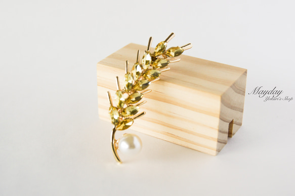 『収穫のシーズン- ゴールドの麦穂のブローチ』 1枚目の画像