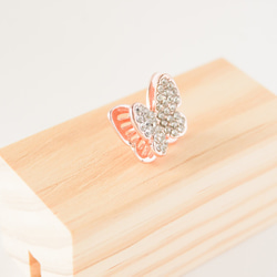 『キラキラ〜小さなバタフライのブローチ』蝶々 4枚目の画像