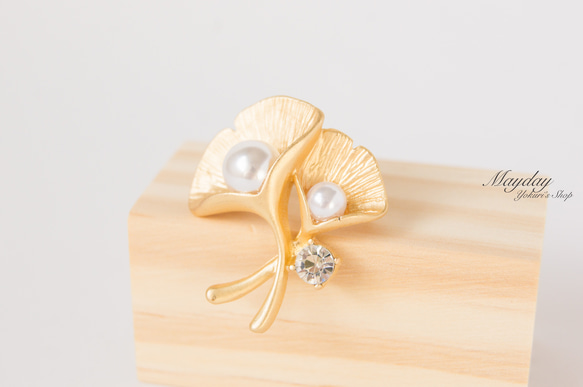 『優雅なブローチシリーズ』銀杏のブローチ ゴールド　イチョウの葉　秋 4枚目の画像
