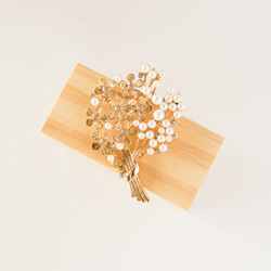 『優雅なブローチシリーズ〜ゴールドの愛を込める花束のブローチ』入園式　卒園式　入学式 2枚目の画像